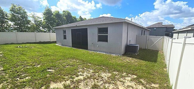 Building Photo - 212 Bergamot Lp