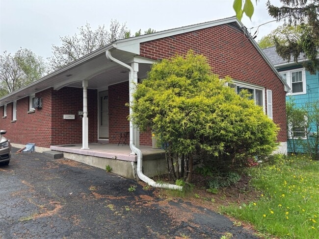 Primary Photo - 107 Seminary Ave