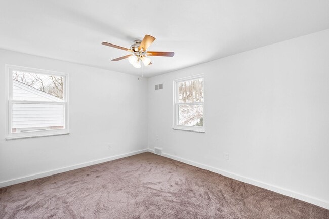 Building Photo - AVAILABLE MAY 1ST! UPDATED THROUGHOUT! 3-bedroom in Beechview!