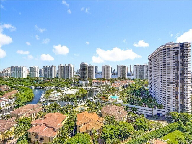 Building Photo - 1000 W Island Blvd