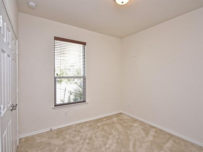 Building Photo - 1432 Macfarland St