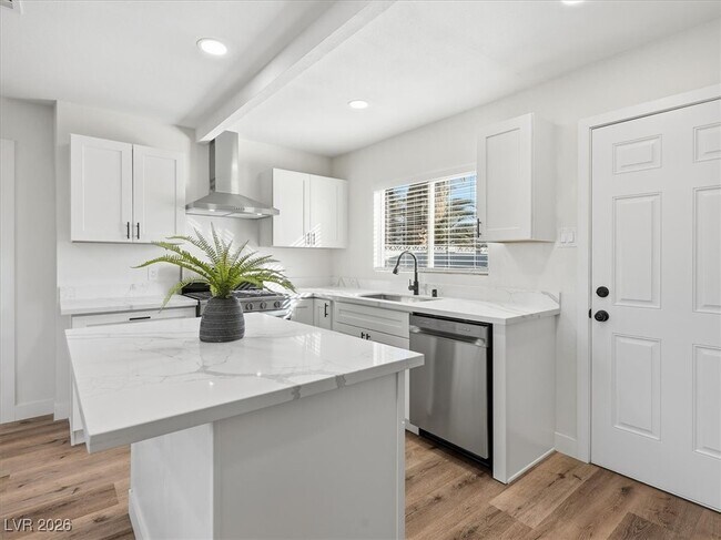 Building Photo - 604 Stanford St