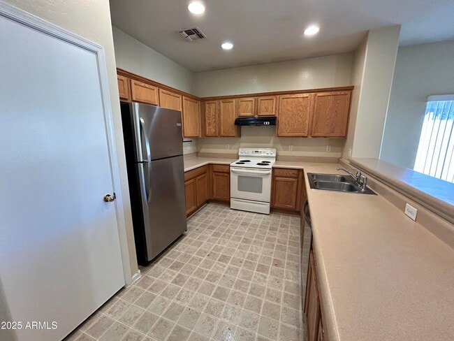 Building Photo - 13768 W Country Gables Dr