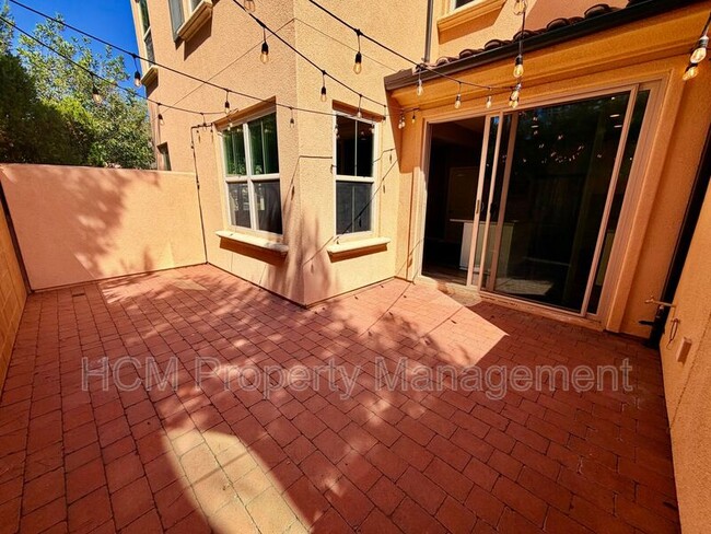 Building Photo - 180 Outwest