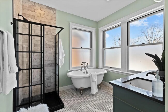 Building Photo - 3831 Lafayette Ave