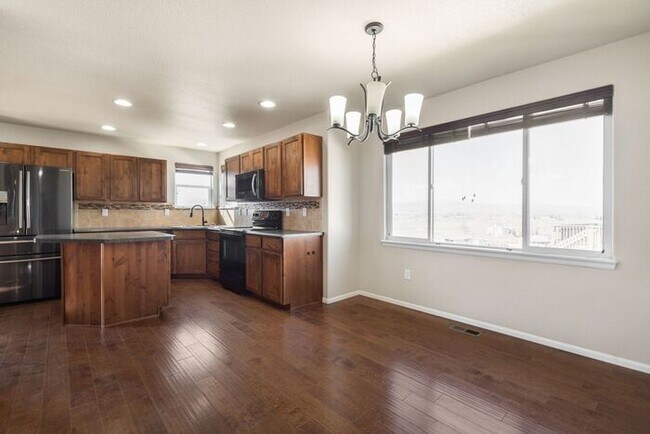 Building Photo - ***WINTER SPECIAL $2695.00 a Month *** 5 b...