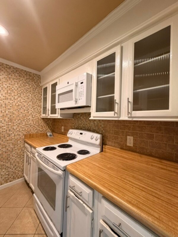 Building Photo - 801 Eastmont Dr