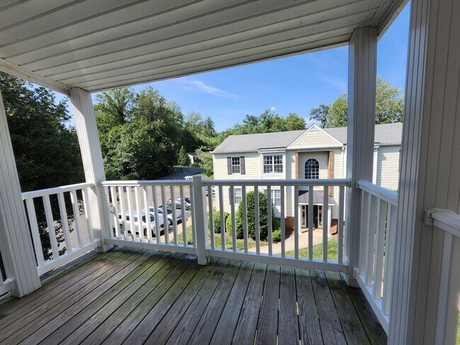 Building Photo - 1211 Villa Ln
