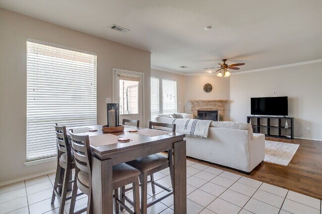 Building Photo - Fully Furnished 3 bed, 2 bath in White Settlement!