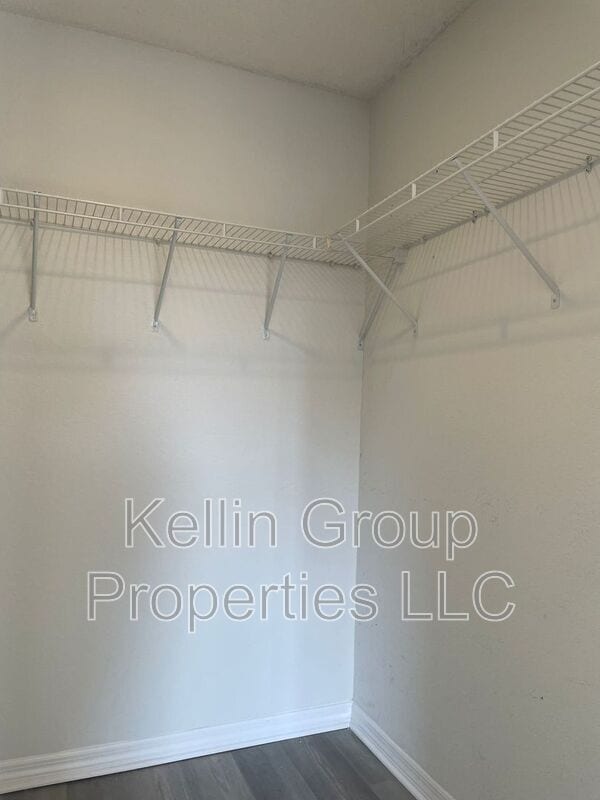 Building Photo - 1145 View Pointe Cir