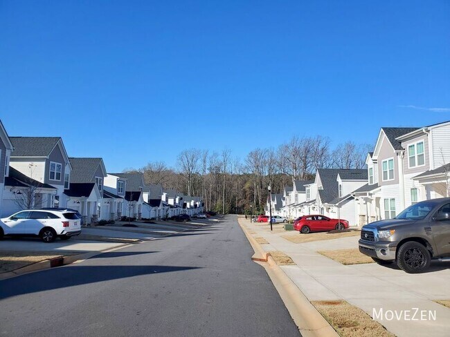 Building Photo - 210 Woodhouse Wy