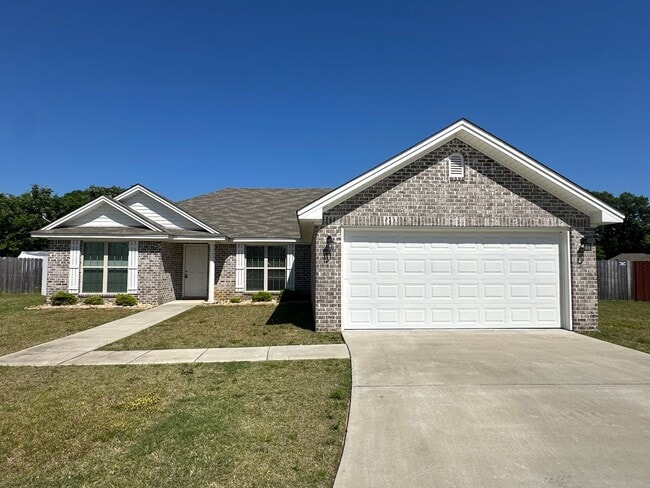 Primary Photo - Prattville Home with Garage!