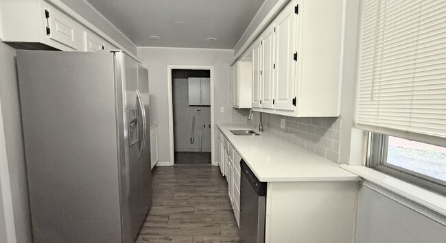 Building Photo - 984 NW 5th St
