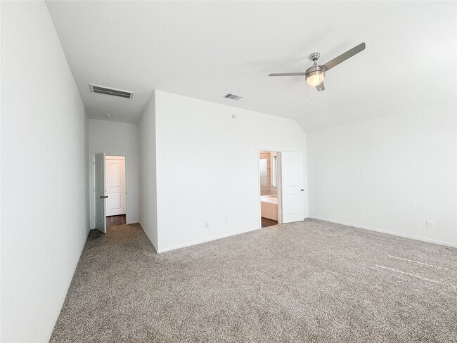 Building Photo - 519 Newcomb Holw Dr