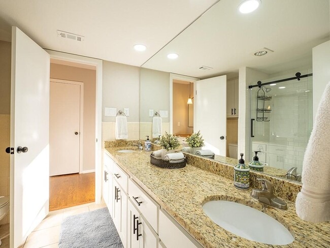 Building Photo - 11618 Sherwood Forest