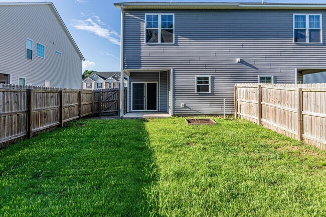 Building Photo - Townhome For Rent!