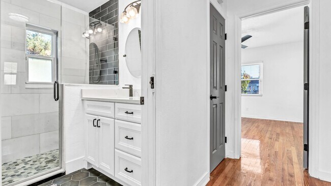 Building Photo - Beautiful S. Tampa 3BR/2BA remodeled home ...