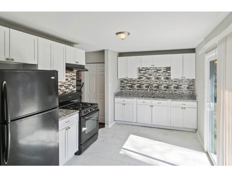 Building Photo - 3421 Birchwood Dr