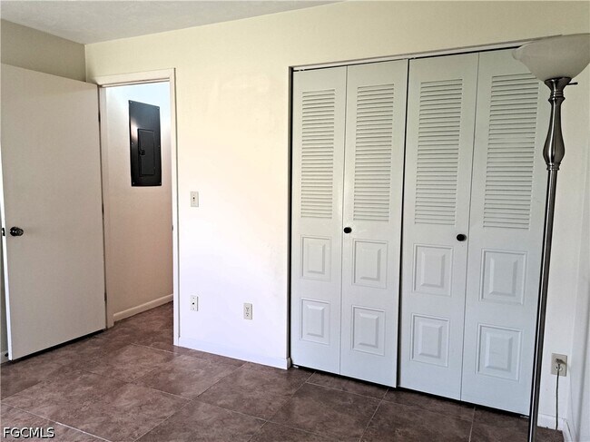 Building Photo - 10525 Putnam Ct
