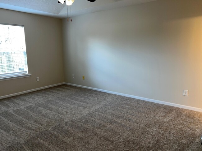 Building Photo - 201 Satomi Way