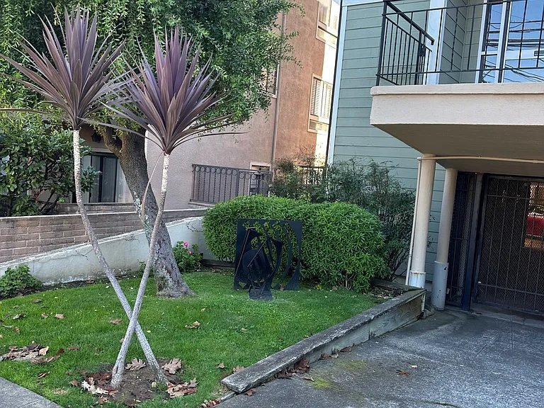 Building Photo - 1405 Oak Grove Ave