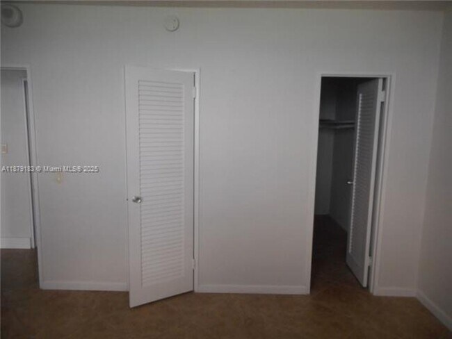 Building Photo - 10185 Collins Ave