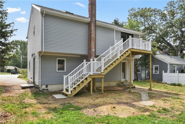 Building Photo - 28 Sandhill Dr