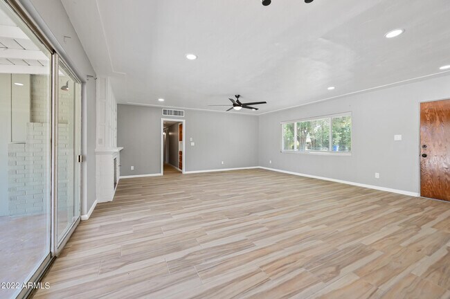 Building Photo - 1226 W Rancho Dr