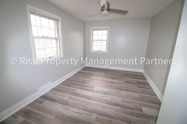 Building Photo - Rooms for Rent in a 6-Bedroom Home