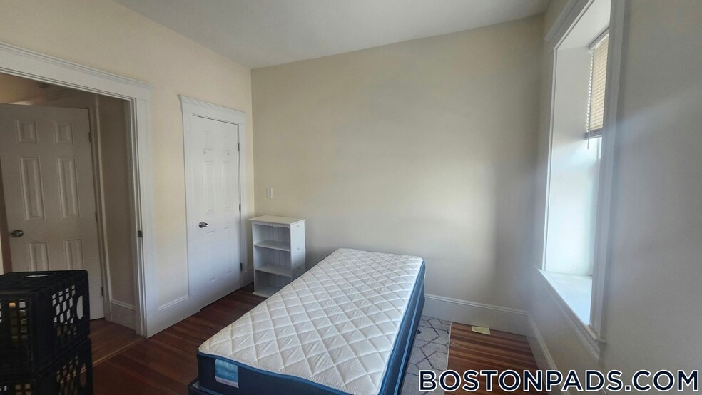 Building Photo - 887 Huntington Ave