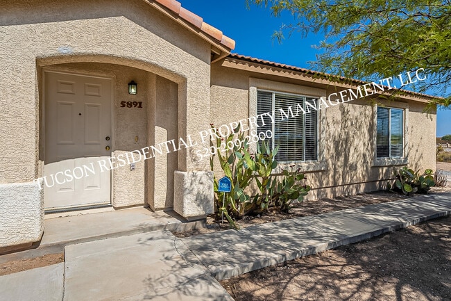 Building Photo - 5891 E Farmridge Dr