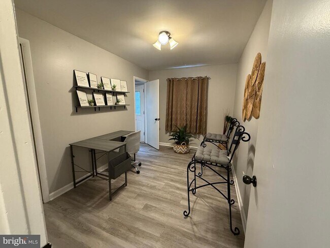 Building Photo - 2208 Vermont Ave