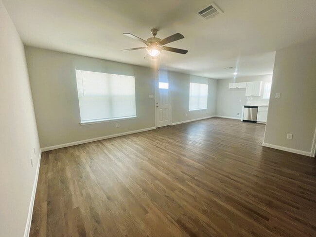Building Photo - 350 Rd 5105