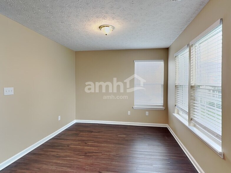 Building Photo - 942 Sheets Ct