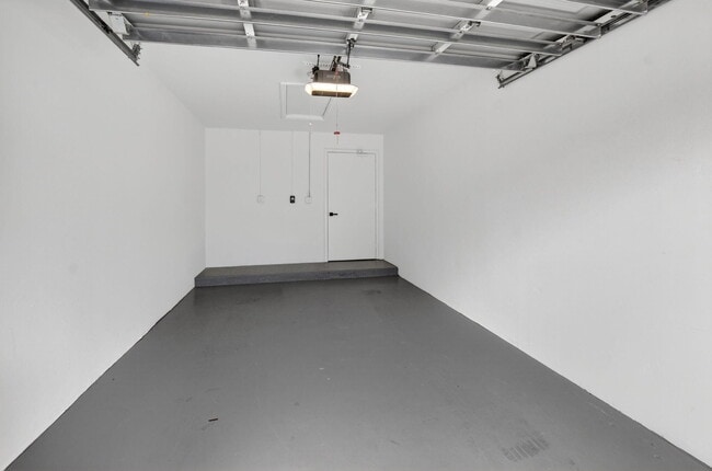 Building Photo - 5801 Coach House Cir