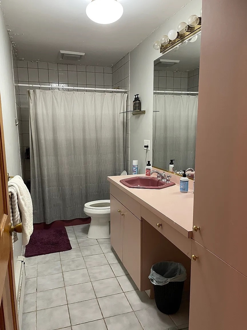 first floor unit - full bathroom - 229 Chapel St