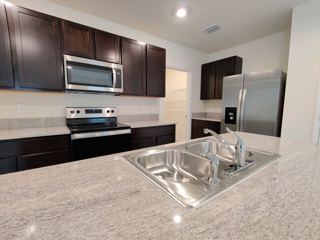Building Photo - 32614 Canyonlands Dr