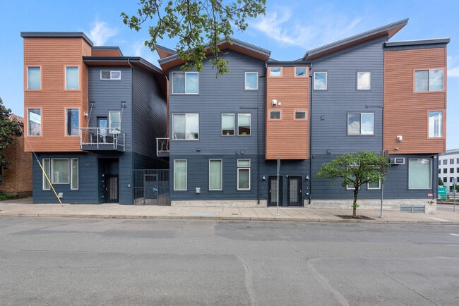 Building Photo - 1607 NW Davis St