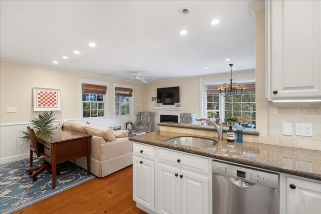 Building Photo - 2 Bedroom, 1 Bath furnished Cottage