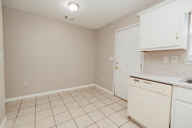 Building Photo - 226 Runnymeade Dr