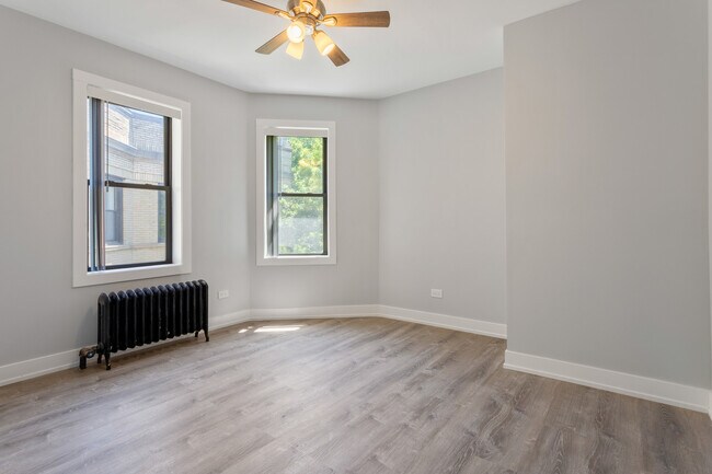 Building Photo - 1320 W Birchwood Ave