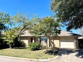 Building Photo - 2 Bedrooms 1.5 Bath 1/2 Duplex For Lease in Frisco