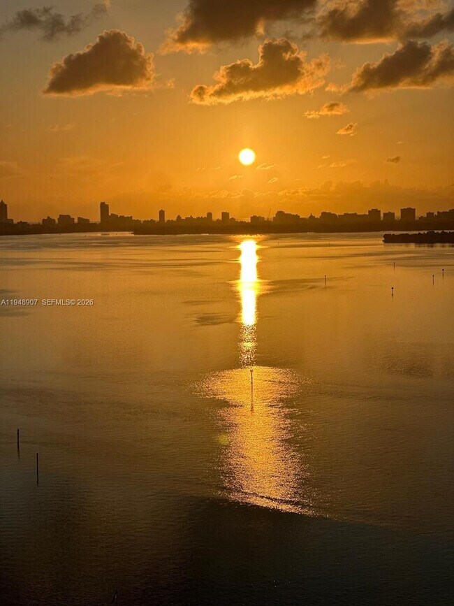 Building Photo - 555 NE 15th St