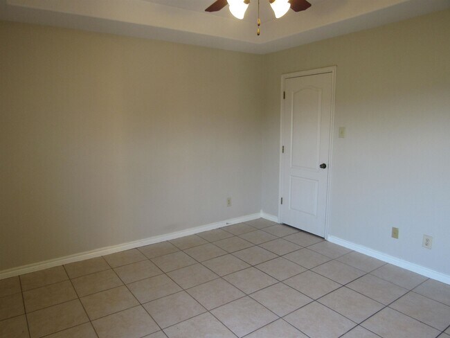 Building Photo - 9804 Cantera Ct