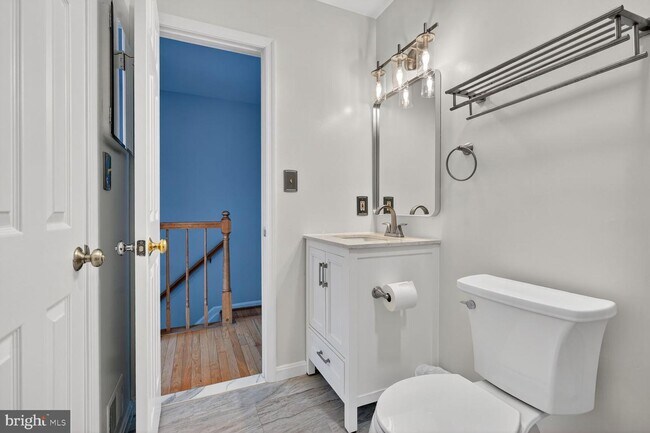 Building Photo - 8 Suncroft Ct