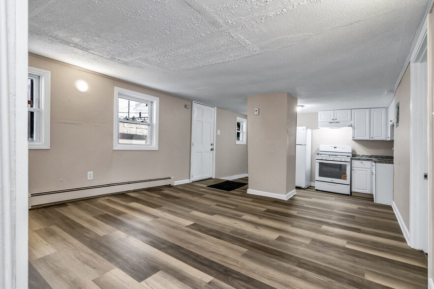 Building Photo - 153 Union St