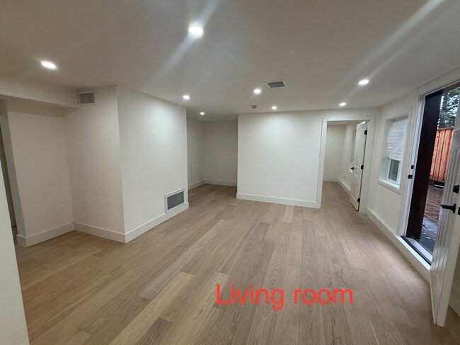 Building Photo - 731 Valota Rd