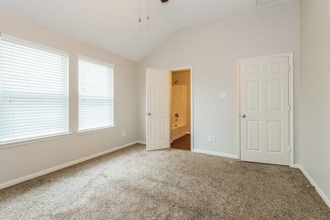 Building Photo - 2802 Mesquite Ridge Dr