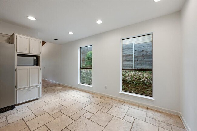 Building Photo - 3138 Honey Tree Ln