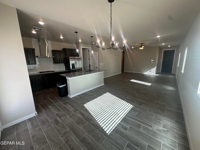 Building Photo - 12637 Viendo Norte Dr